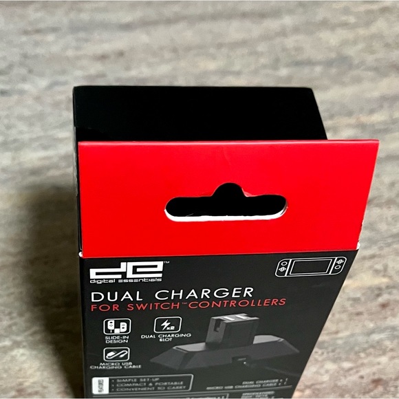 NIB Dual charger for Switch controllers - Picture 3 of 14